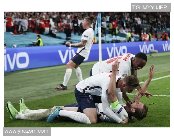 上海足球队转型之路的真实记录与背后故事探寻 上海足球队转型之路的真实记录与背后故事探寻