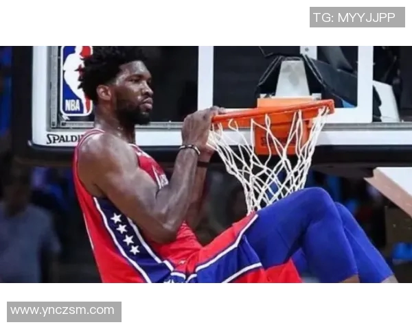 乔尔恩比德如何在NBA赛场上展现统治力与领导才能的精彩瞬间